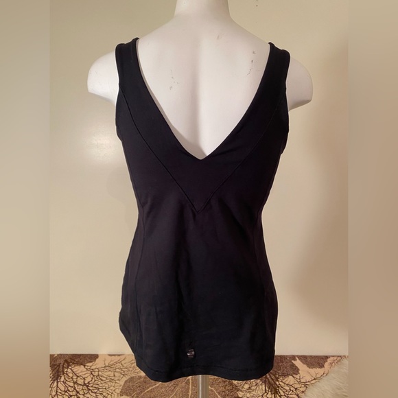 Tonic Active Yoga Top with Built in Shelf Bra Size Medium in EUC - Picture 4 of 7